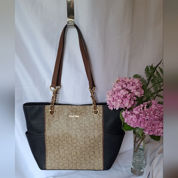 Calvin Klein  Purse 👜 - Picture 1 of 16